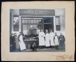 cca 1920-1940 Merczel Károly hentesüzlete, Rákosszentmihály, Károly H. fotó, kartonra ragasztva, 18x23 cm.