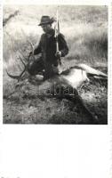1939 Vadász lelőtt szarvassal / hunter with deer, photo