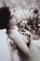 1984 Jung Zseni: Álom, aláírt vintage művészfotó, kissé gyűröttek a kép sarkai, 25x30 cm