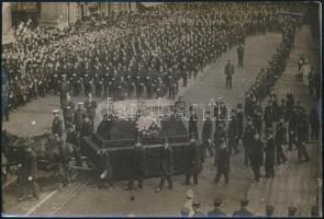1914 Gaynor New-Yorki polgármester temetése. Korabeli sajtófotó, hozzátűzött szöveggel / 1914 Funeral of New York mayor Gaynor. Press photo with text attached to it. 16x11 cm