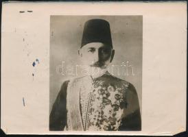 1913 Turkhan pasa albán miniszterelnök. Korabeli sajtófotó, hozzátűzött szöveggel / 1913 Turkhan pasa, prime minister of Albania. Press photo with text attached to it. 18x13 cm