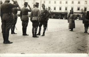 1917 Nagyszeben, Hermannstadt, Sibiu; Főtér, IV. Károly látogatása, osztrák-magyar tisztek / main square, visit of Charles IV., K. u. K. military officers, photo (EK)