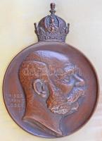 Ausztria ~1910. "Ferenc József császár" Br plakett márványlapon, asztali dísz, hátul támas...