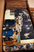 Világ-filmtörténeti gyűjtemény: filmfotók, filmplakátok, újságkivágások, fotók, szinészképek, jelene...