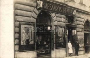 Budapest I. Pálya utca 7., Buja Pál és neje hentes-mészáros üzlete, a bolt előtt Bujáék, a Buja család felvétele, photo (kopott sarkak / worn corners)