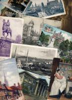88 db képeslap, főleg régi európai városképek