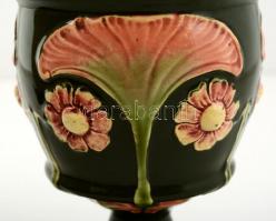 Szecessziós petróleumlámpa, festett fajansz, ráz lábakkal, búra nélkül, m:27 cm