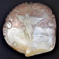 Halászlány, jelenetes díszes gyöngyház tál, 19×19 cm