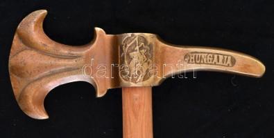 "Hungaria / Jamboree 1933" feliratú rézfejű cserkész fokos, új nyéllel, m: 79,5 cm