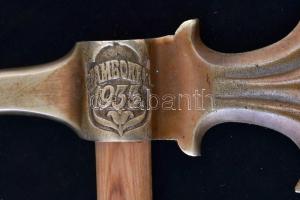 "Hungaria / Jamboree 1933" feliratú rézfejű cserkész fokos, új nyéllel, m: 79,5 cm