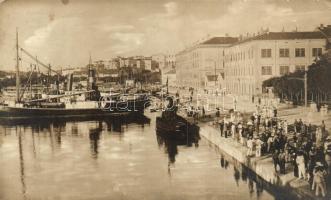 Pola, Riva / port, quay, steamship, K.u.K. Kriegsmarine, mariners, sailors, Verlag Stephan Vlach (EK)