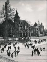 cca 1960-1970 Budapesti életképek, 13 db vintage fotó, 18x16 cm és 24x18 cm között