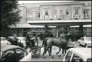 cca 1960-1970 Budapesti életképek, 13 db vintage fotó, 18x16 cm és 24x18 cm között
