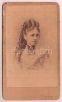 cca 1862 Kézdiszentléleki Kozma Zsomborné - született Bezerédj Antónia - feliratozott, vizitkártya méretű fényképe, Borsos József m. kir. udvari fényképész pesti műterméből, 10,5x6 cm
