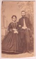cca 1865 Strelisky N. pesti műtermében készült, vizitkártya méretű fénykép, a karton két oldalán vágva, 9,5x5,5 cm