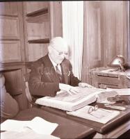 cca 1960 Budapest, Országgyűlési Könyvtár, 13 db szabadon felhasználható vintage negatív Kotnyek Ant...