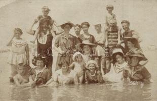 Grado, strand, beach, bathing people, ladies, Franz Lewinsky Atelier photo (EK)