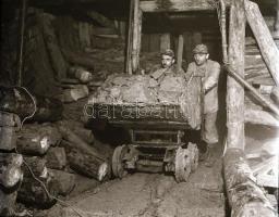 cca 1954 Budapest, az ősmetró építőiről készült felvételek, 13 db szabadon felhasználható vintage negatív Kotnyek Antal (1921-1990) fotóriporter hagyatékából, 6x6 cm