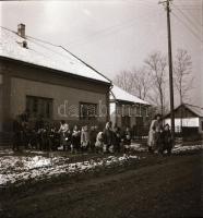 1958 Békéscsaba, városképek, utcai fotók, életképek, 34 db szabadon felhasználható vintage negatív K...