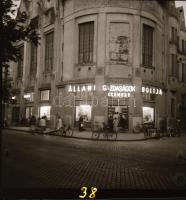 cca 1968 Kecskeméti városképek, épületfotók, 13 db szabadon felhasználható vintage negatív, 6x6 cm