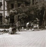 cca 1968 Kecskeméti városképek, épületfotók, 13 db szabadon felhasználható vintage negatív, 6x6 cm