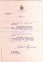 cca 1956-1962 2 db &#039;56-os magyaroknak írt levél, amerikai állampolgárrá válásuk alkalmából, Dwight D. Eisenhower és Nelson A. Rockefeller nyomtatott aláírásával / 2 letters sent to Hungarian 56ers who became American citizens