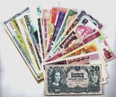 19db-os vegyes külföldi bankjegy tétel, közte Ausztria 1945. 20Sch + 3db utazási csekk "SPECIMEN" felülbélyegzéssel T:I-III 22pcs of various banknotes, including Austria 1945. 20 Schilling + 3pcs of travellers cheques with "SPECIMEN" overprint C:UNC-F