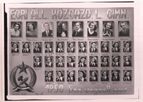 1950 Eger, a Közgazdasági Leány Gimnázium tanárai és végzős növendékei, kistabló 36 nevesített portréval, a Fotó-GRÁF műteremben készült vintage üveglemez negatív mai nagyítása, 18x25 cm