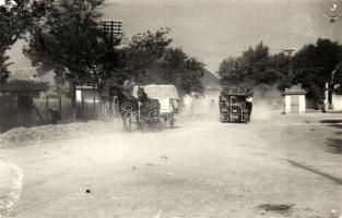 1944 Győr, második világháborús riadó, menekülés a városból, lovasszekér, automobil, WWII, Dobos Vilmos photo (non PC) (lyukak / holes)