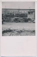 Győr, vasúti kocsik javítása a szabadban, vagonok, Dobos Vilmos photo (EK)