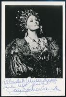 1982 Joan Sutherland (1926-2010) operaénekesnő saját kező aláírása és sorai egy őt ábrázoló fotón, a hátoldalán feliratozva, 15x10 cm. / autograph signature