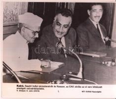 cca 1964-1966 Sasztri indiai miniszterelnök és Nasszer EAK-elnök, MTI sajtófotó, feliratozva, 20,5×24,5 cm