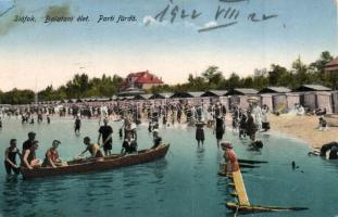 Siófok, Balatoni élet, parti fürdő, csónak (r)