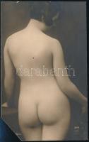 cca 1920-1930 Akt háttal, erotikus fotó, J. Mandel Paris, vágott sarokkal, 12,5×7,5 cm
