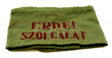 "Erdei szolgálat" feliratú karszalag