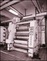 1975 Budapest, képriport a Magyar Édesipar fellegváráról a budafoki úti csokigyárról, 86 db szabadon...