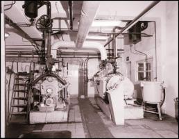 1975 Budapest, képriport a Magyar Édesipar fellegváráról a budafoki úti csokigyárról, 86 db szabadon...