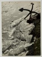 cca 1960 Dezső Pál: Jeges Tisza-part, feliratozott vintage fotóművészeti alkotás, 40x30 cm