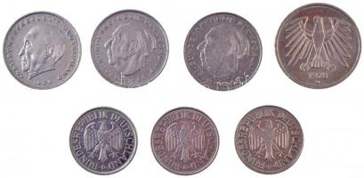 NSZK 1970-1990. 1M (3xklf) + 2M (3xklf) + 5M T:2,2-
FRG 1970-1990. 1 Mark (3xdiff) + 2 Mark (3xdiff...