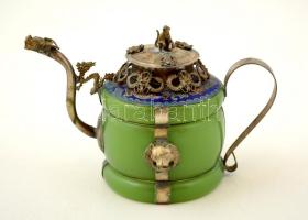 Jádéval és zománccal díszített fém teáskanna, tetején apró majom figurával, m: 10 cm