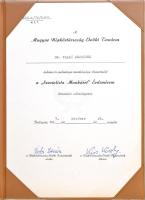 1963. "Szocialista Munkáért" Érdemérem adományozói okirata, a kitüntetések viselési sorrendjével, eredeti tartóban