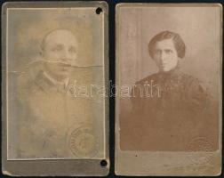 cca 1918 2 db fényképes vasúti igazolvány (Arad és csanádi egyesült vasutak ill. Alföldi Első Gazdasági Vasút Rt.), mozdonyfűtő és felesége részére