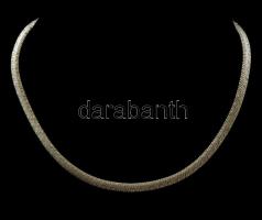 Ezüst(Ag) mintás lapos nyaklánc, jelzett, h: 41 cm, nettó: 17,4 g