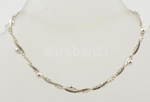 Ezüst(Ag) gyöngy mintás karlánc, jelzett, h: 19 cm, nettó: 3,9 g