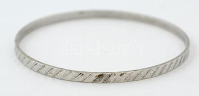 Ezüst(Ag) karperec, jelzett, d: 6,9 cm, nettó: 11,5 g