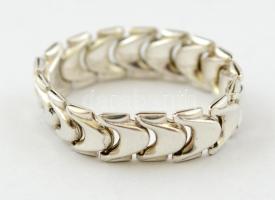 Ezüst(Ag) fonott láncgyűrű, jelzés nélkül, méret: 60, nettó: 1,7 g