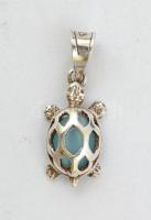 Ezüst(Ag) opálköves teknős függő, jelzett, 2,3x1 cm, bruttó: 1 g