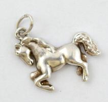 Ezüst(Ag) ló alakú függő, jelzett, 2,1x2,2 cm, nettó: 1,7 g