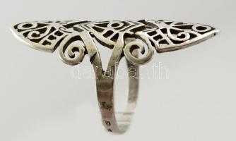 Ezüst(Ag) áttört gyűrű, jelzett, méret: 53, nettó: 3,1 g