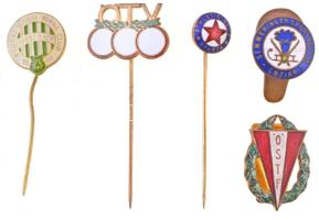 Magyarország DN "Ferencvárosi Torna Club 1899" zománcozott fém kitűző (15mm) + Ausztria DN "Semmeringi Sportegyesület - Enzian" zománcozott fém gomblyukjelvény (15,5mm) + DN "ÖSTF" zománcozott gomblyukjelvény (16,5x28,5mm) + DN "ÖTV (Ausztriai Tennisz Egyesület)" zománcozott kitűző (14x21mm) + Csehszlovákia(?) DN "Atheltic Club Sparta" zománcozott fém kitűző (10mm) T:1,1- Hungary ND "Ferencvárosi Torna Club 1899" enamelled pin (15mm) + Austria ND "Semmeringer Sportverein - Enzian" enamelled metal buttonhole pin (15,5mm) + ND "ÖSTF" enamelled buttonhole pin (16,5x28,5mm) + ND "ÖTV (Österreichischen Tennisverband)" enamelled pin (14x21mm) + Czechoslovakia(?) ND "Athletic Club Sparta" enamelled pin (10mm) C:UCN,AU